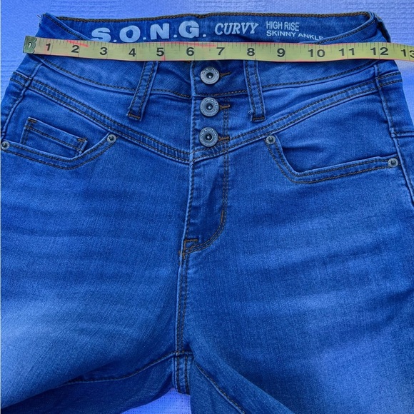 Blue jeans - Picture 3 of 7